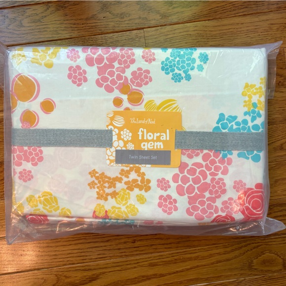NEW Land of Nod Floral Gem Twin Sheet Set + Extra Pillow Case - Picture 3 of 6